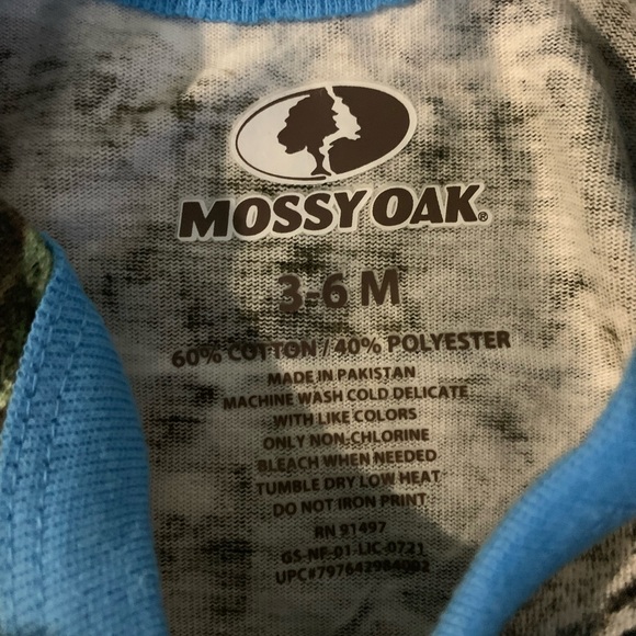 **SOLD ON ANOTHER PLATFORM**Mossy oak 3-6 months onesie BNWOT - Picture 2 of 2